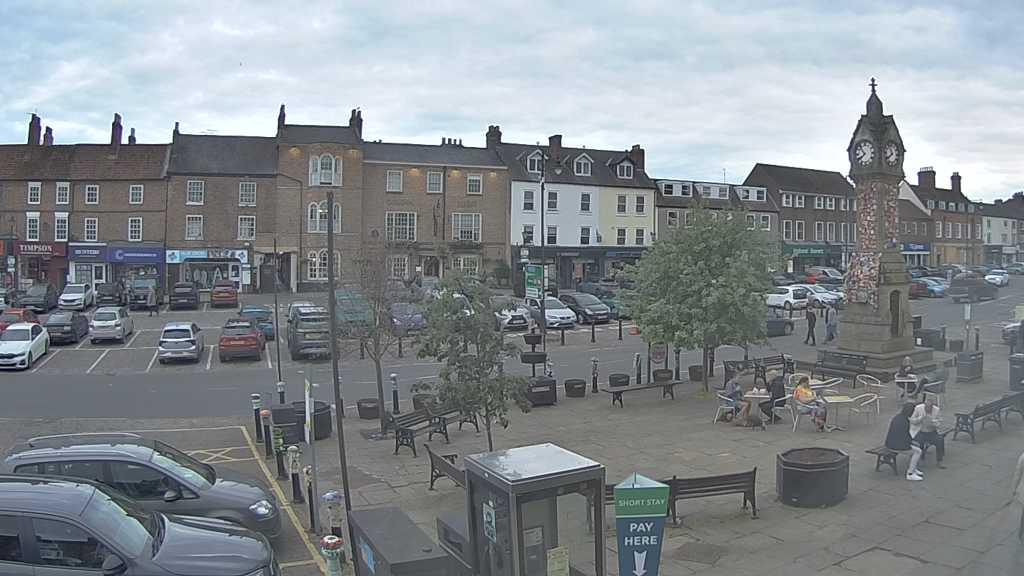 Thirsk webcam overlooking the Market Place