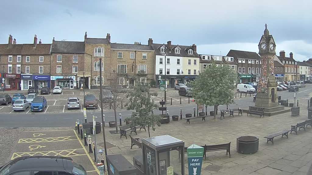 Thirsk webcam overlooking the Market Place