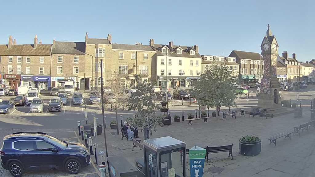 Thirsk webcam overlooking the Market Place