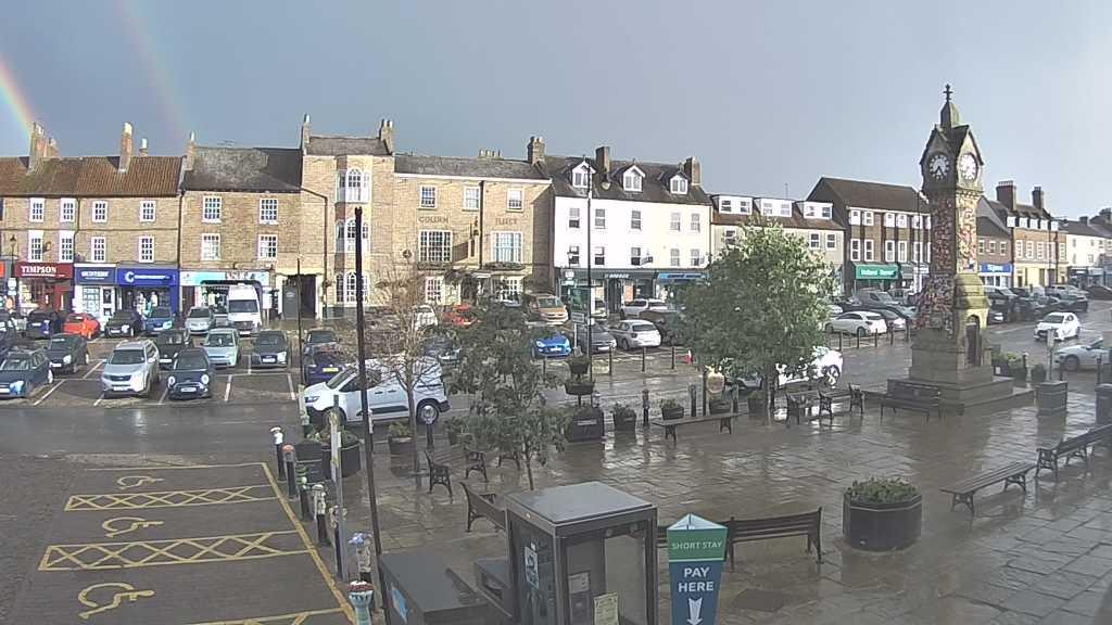 Thirsk webcam overlooking the Market Place