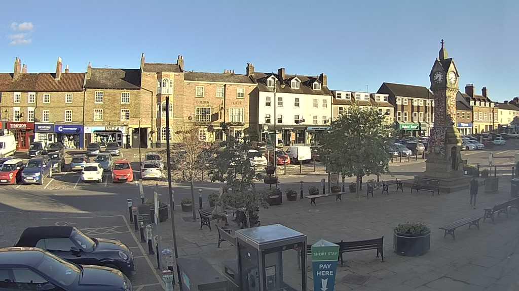 Thirsk webcam overlooking the Market Place