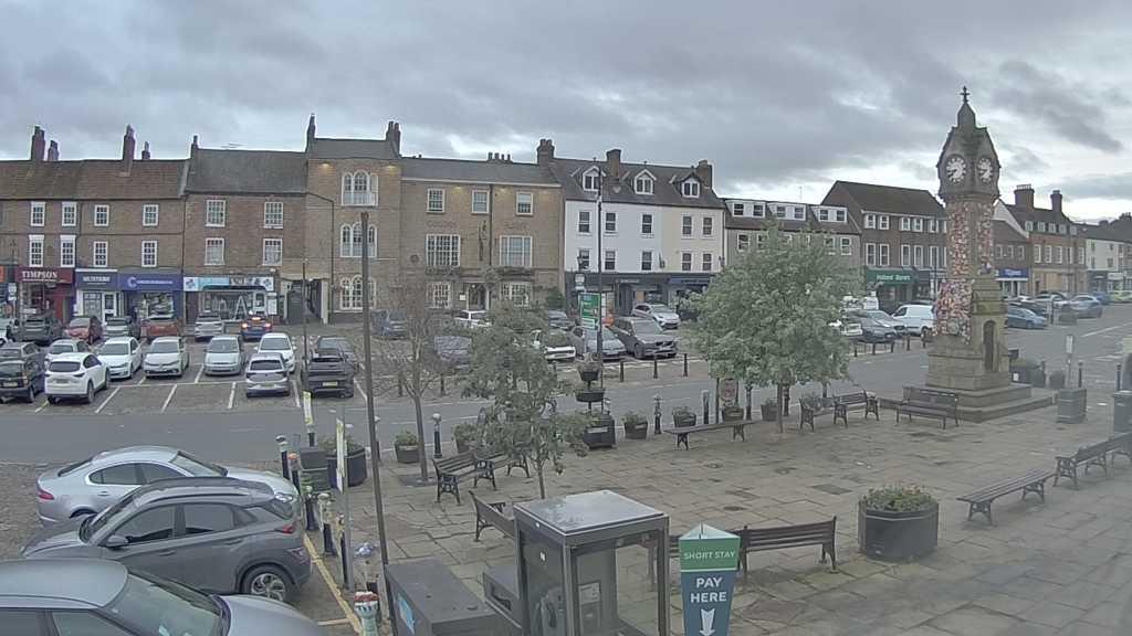 Thirsk webcam overlooking the Market Place