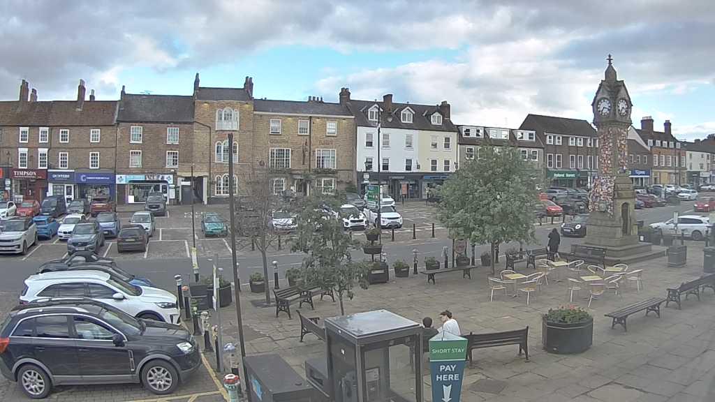 Thirsk webcam overlooking the Market Place