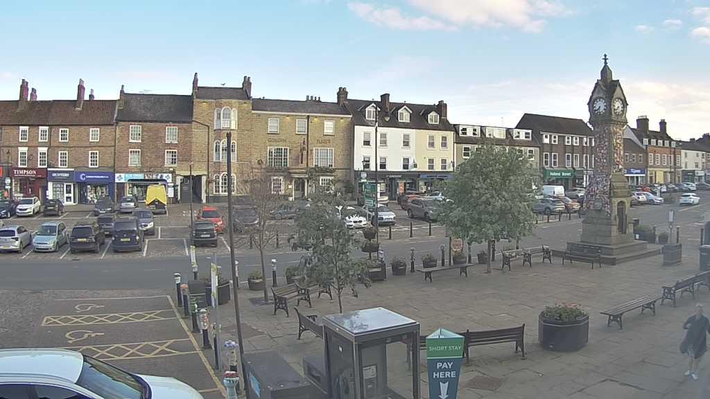 Thirsk webcam overlooking the Market Place
