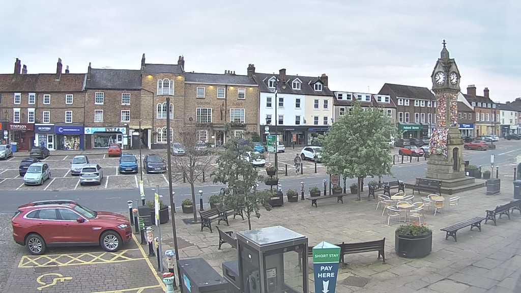 Thirsk webcam overlooking the Market Place