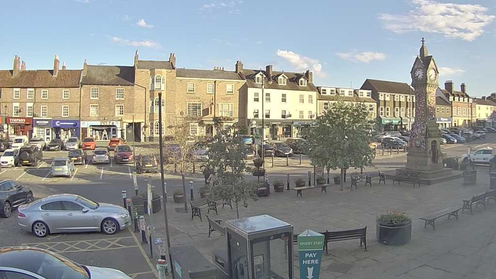 Thirsk webcam overlooking the Market Place