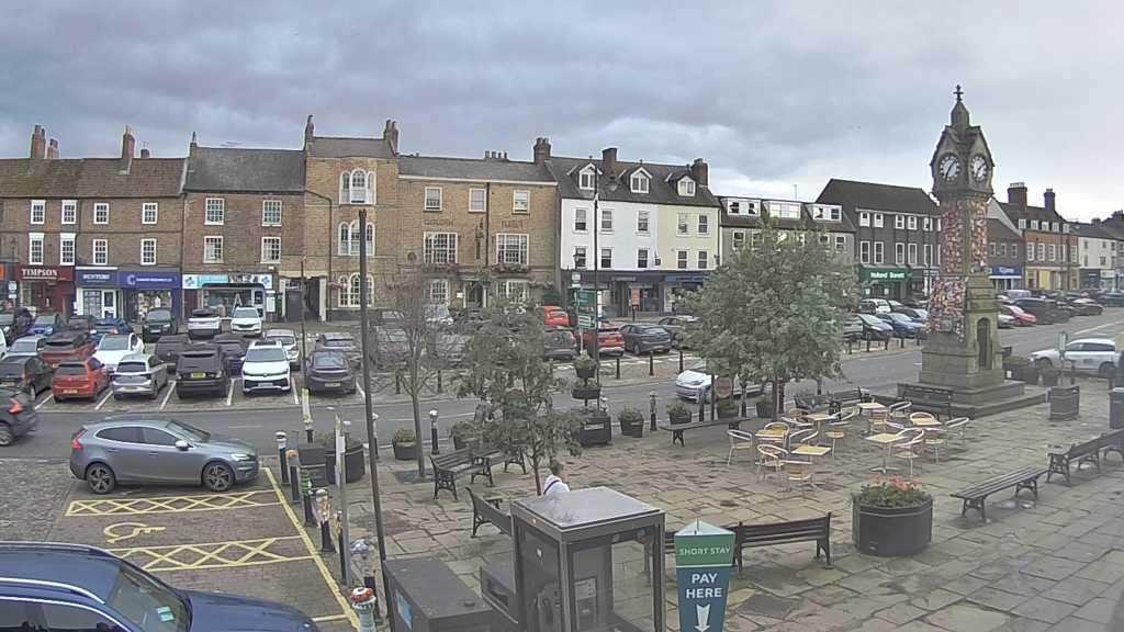 Thirsk webcam overlooking the Market Place