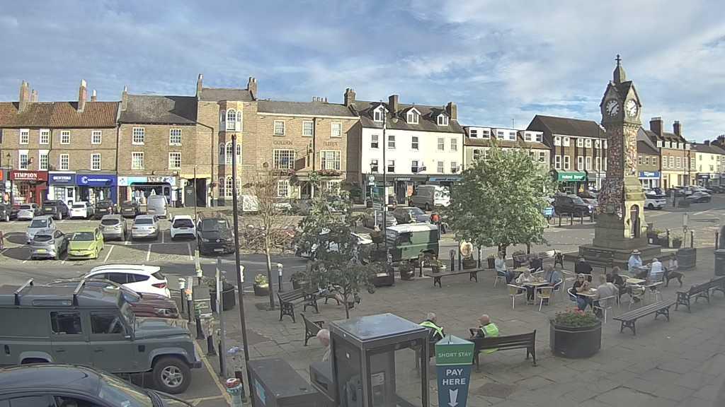 Thirsk webcam overlooking the Market Place