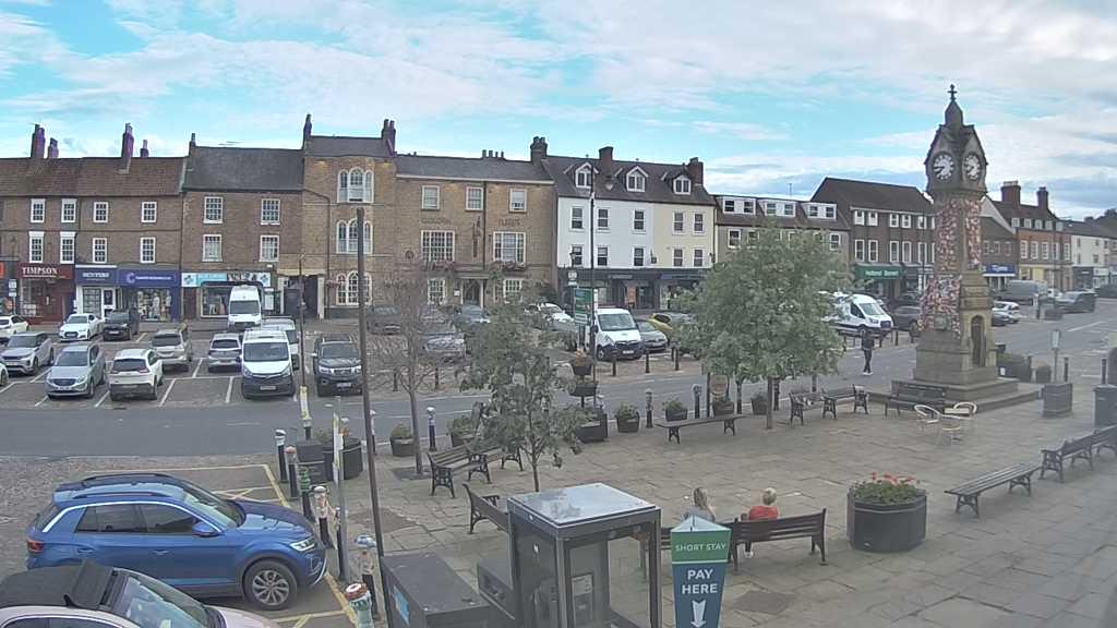 Thirsk webcam overlooking the Market Place