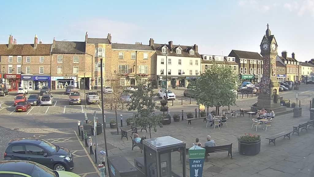 Thirsk webcam overlooking the Market Place