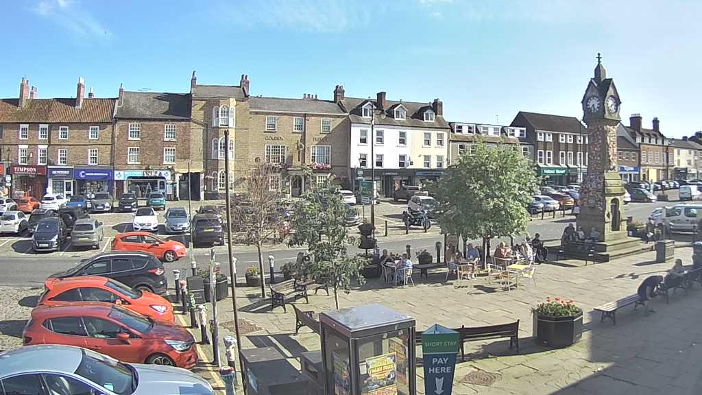 Thirsk webcam overlooking the Market Place