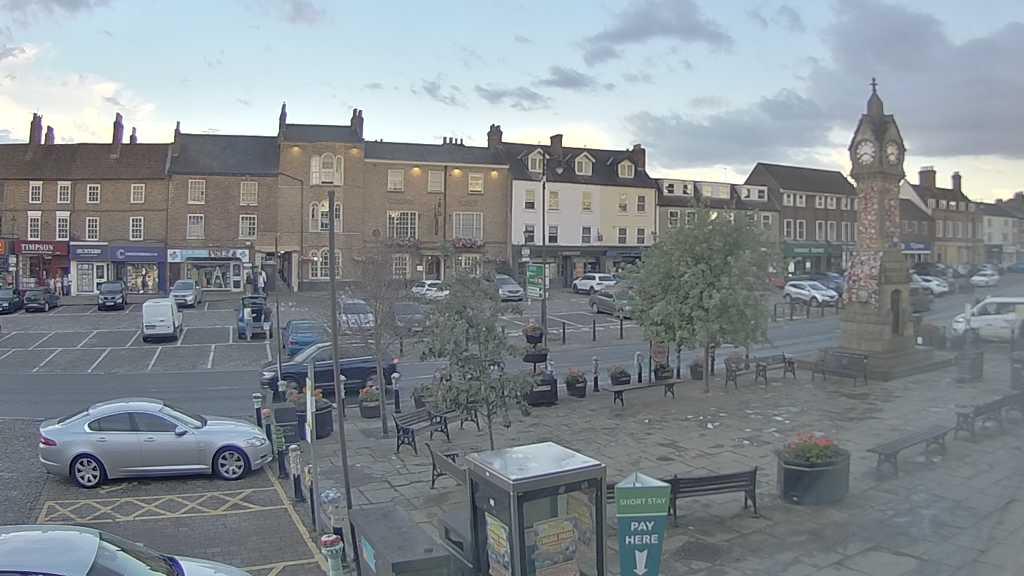 Thirsk webcam overlooking the Market Place