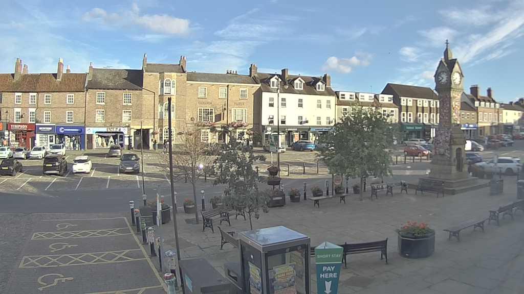 Thirsk webcam overlooking the Market Place