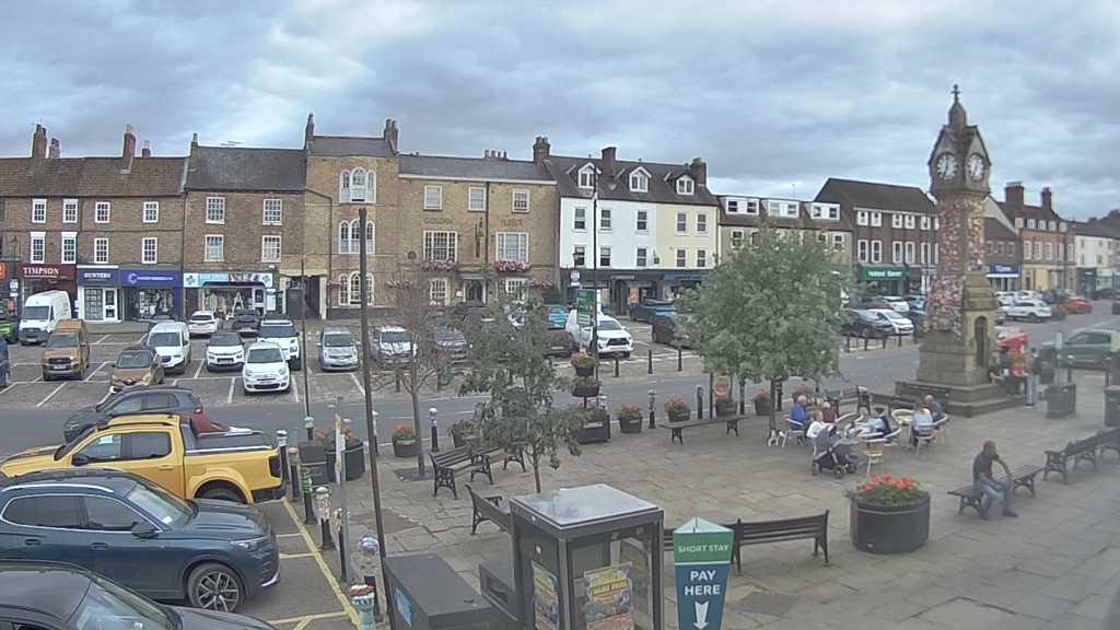Thirsk webcam overlooking the Market Place