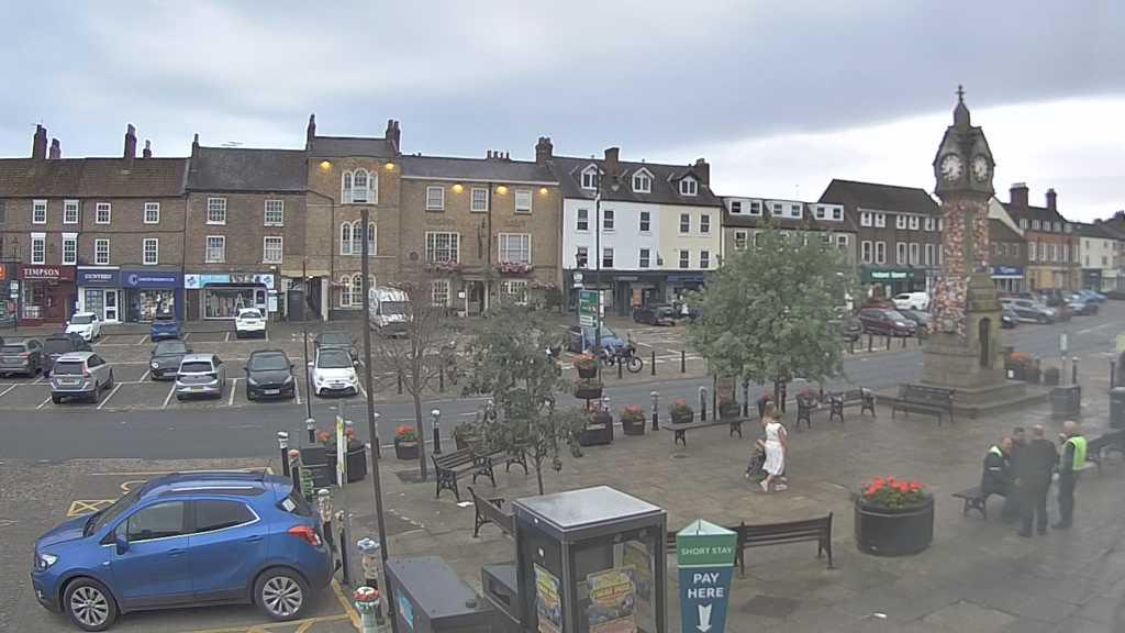 Thirsk webcam overlooking the Market Place