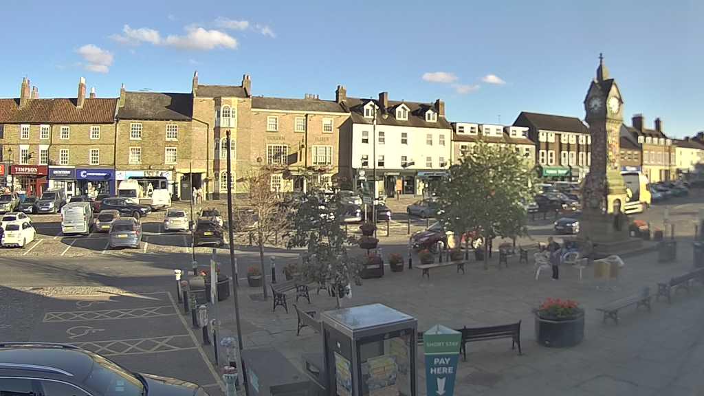 Thirsk webcam overlooking the Market Place