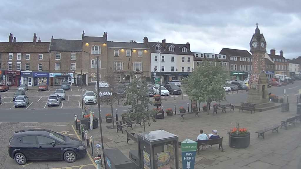 Thirsk webcam overlooking the Market Place