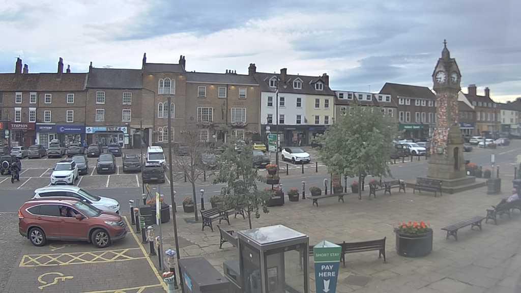 Thirsk webcam overlooking the Market Place