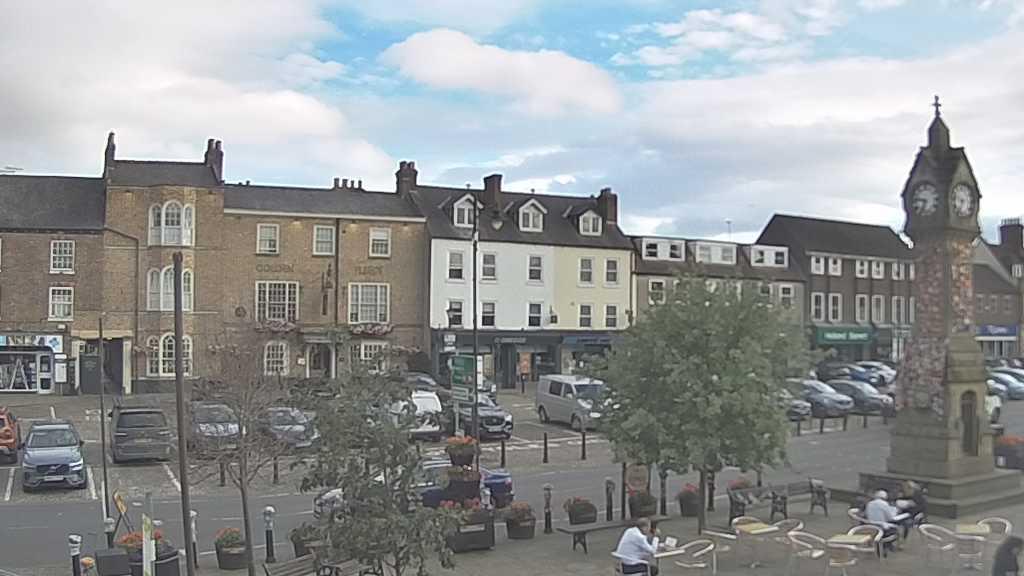 Thirsk webcam overlooking the Market Place