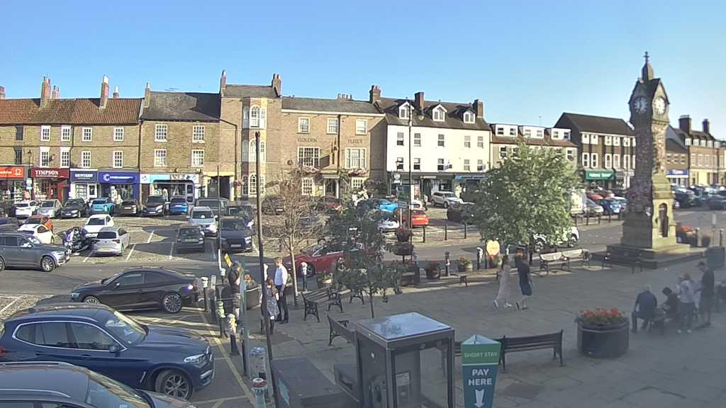 Thirsk webcam overlooking the Market Place