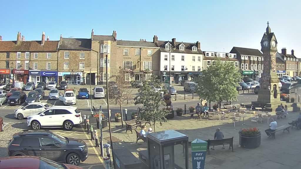 Thirsk webcam overlooking the Market Place