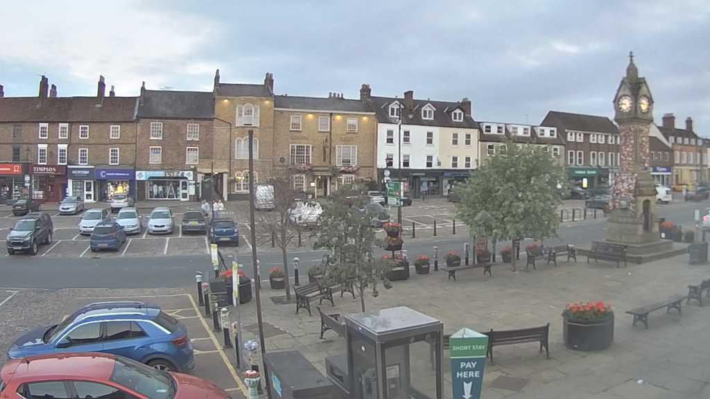 Thirsk webcam overlooking the Market Place