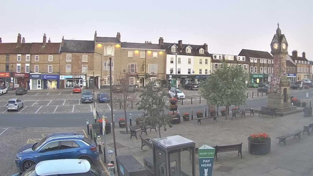 Thirsk webcam overlooking the Market Place