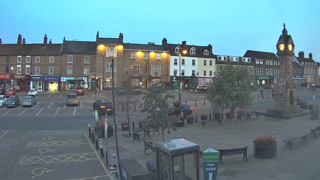 Thirsk webcam overlooking the Market Place