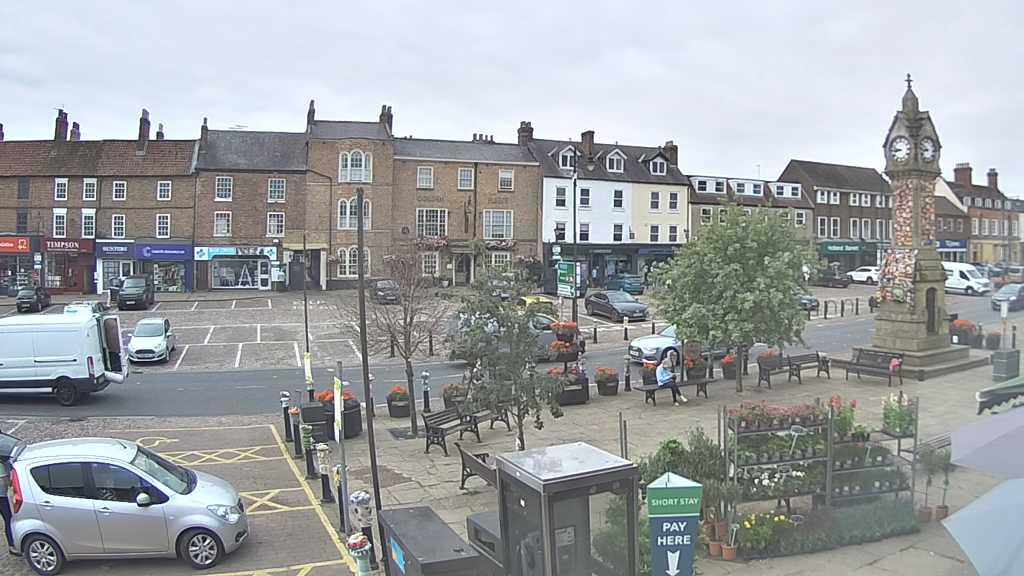 Thirsk webcam overlooking the Market Place