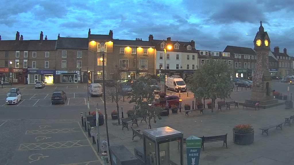 Thirsk webcam overlooking the Market Place